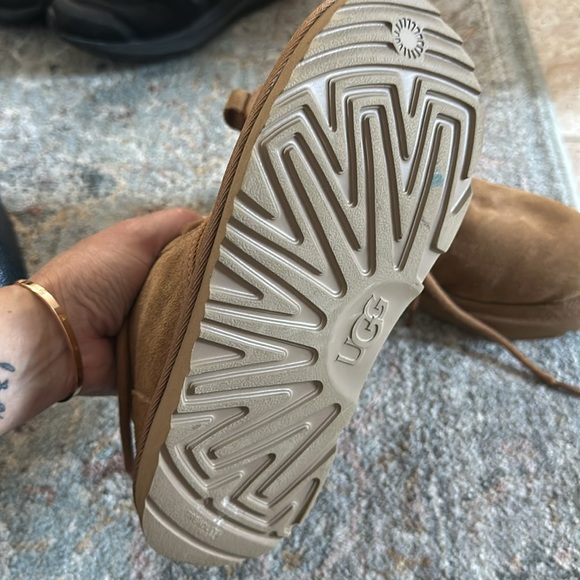 Kid ugg never worn size 3 - Picture 2 of 5